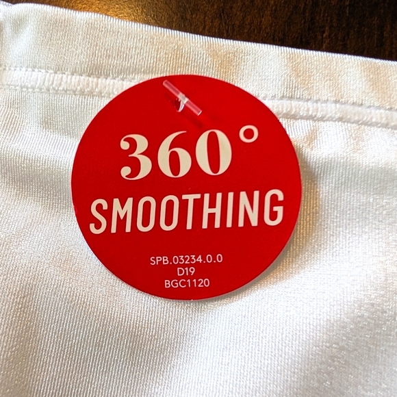 Vanity Fair Set of 8 Smoothing Briefs - Picture 5 of 7